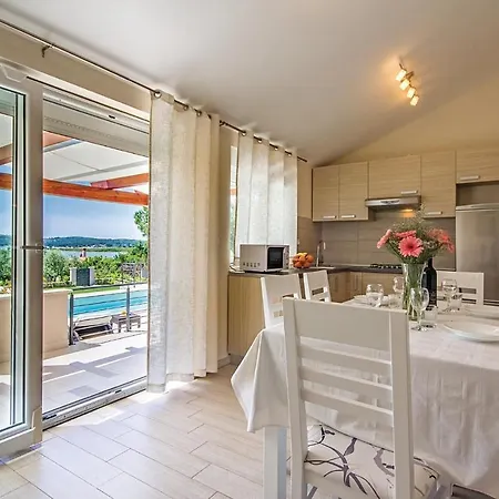 Two-bedroom In Nyaraló Pomer