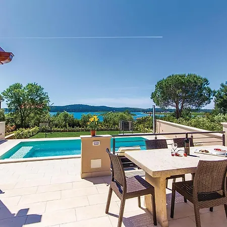 Two-bedroom In Holiday home Pomer