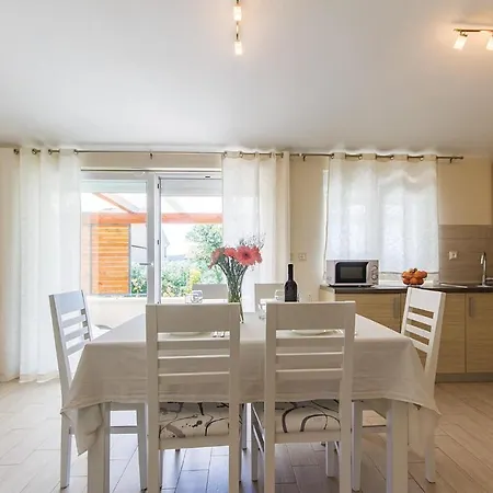 Two-bedroom In Holiday home Pomer